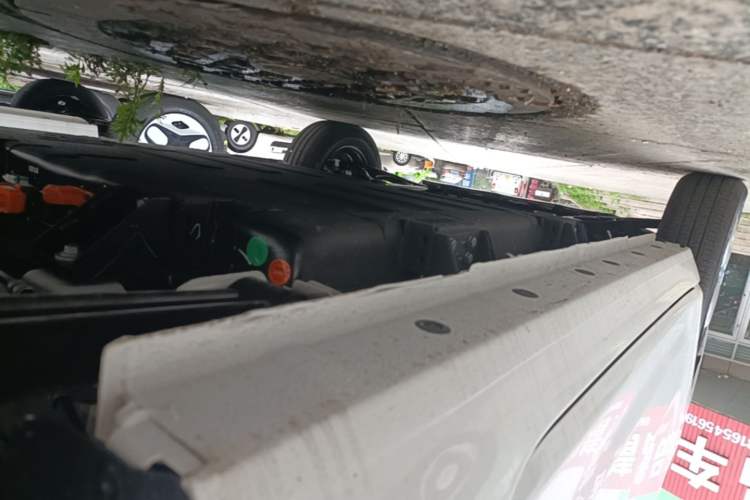 Used Geely Galaxy Panda 2024 Panda Mini 200km Endurance Bear Left Side Sill