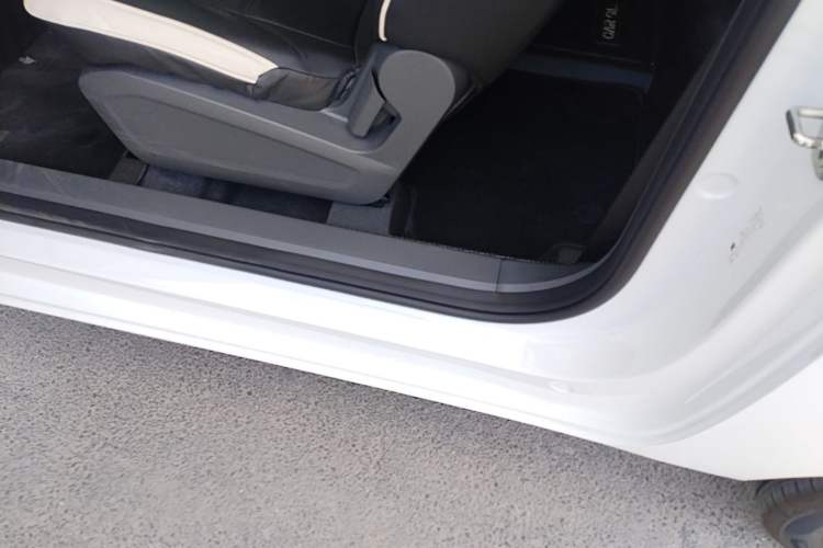 Used Geely Galaxy Panda 2024 Panda Mini 200km Endurance Bear Left Side Sill