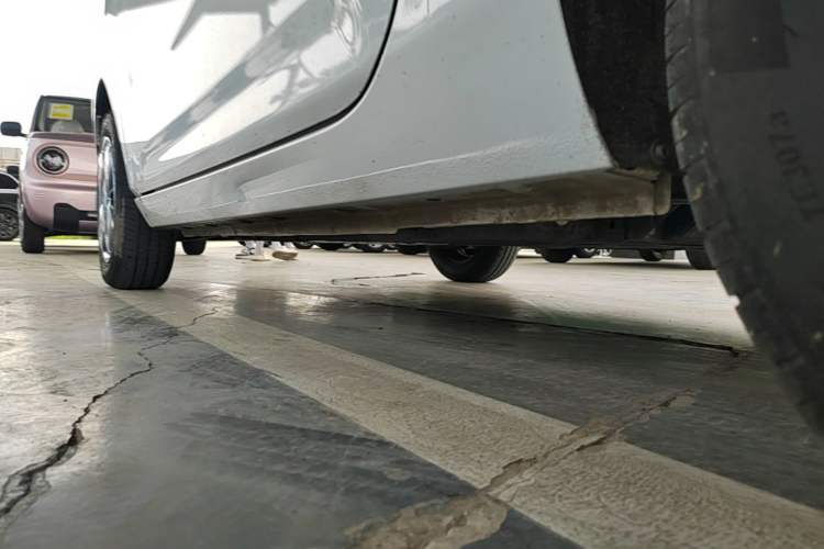 Used Geely Galaxy Panda 2024 Panda Mini 200km Endurance Bear Left Side Sill