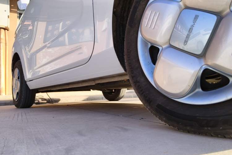 Used Geely Galaxy Panda 2024 Panda Mini 200km Endurance Bear Left Side Sill
