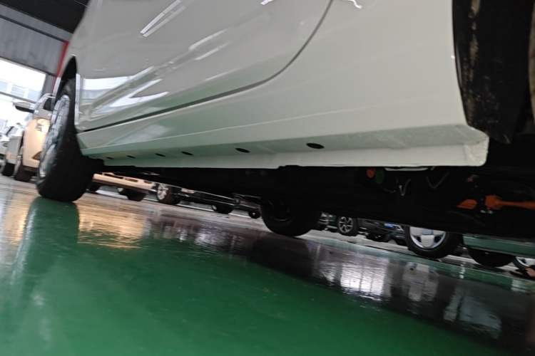 Used Geely Galaxy Panda 2024 Panda Mini 200km Longteng PRO Edition Left Side Sill