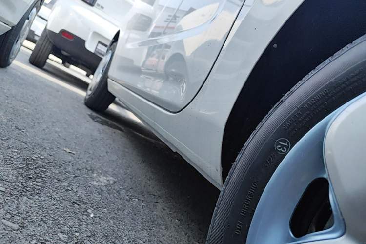Used Geely Galaxy Panda 2024 Panda Mini 200km Endurance Bear Left Side Sill