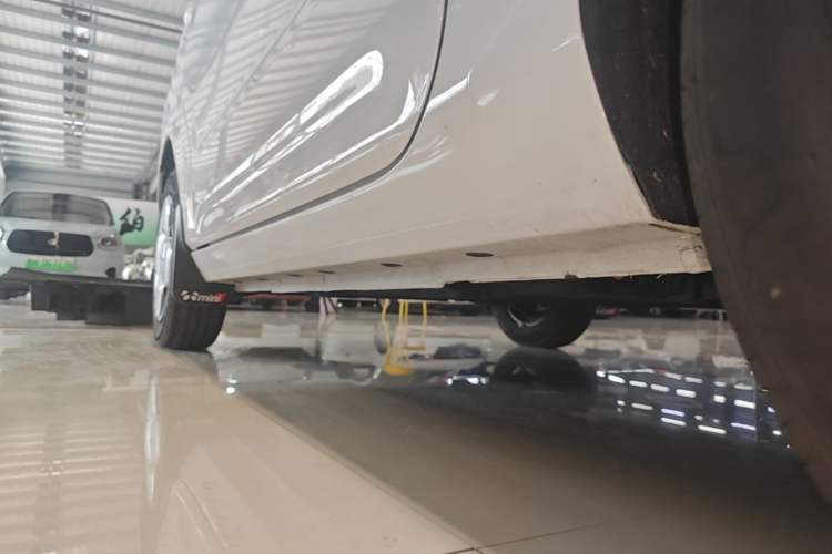 Used Geely Galaxy Panda 2024 Facelifted Panda Mini 200km Dragon Edition Left Side Sill