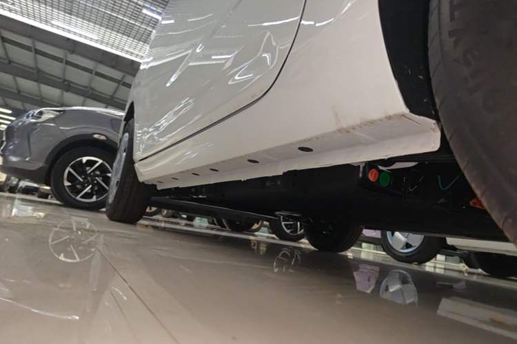 Used Geely Galaxy Panda 2024 Panda Mini 200km Endurance Bear Left Side Sill