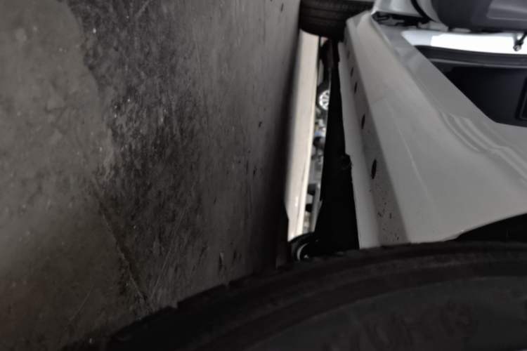Used Geely Galaxy Panda 2024 Panda Mini 200km Endurance Bear Left Side Sill