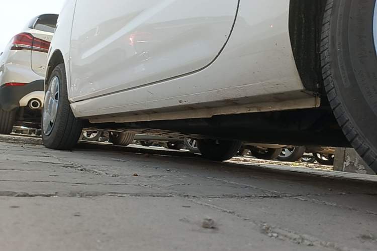 Used Geely Galaxy Panda 2024 Panda Mini 200km Endurance Bear Left Side Sill