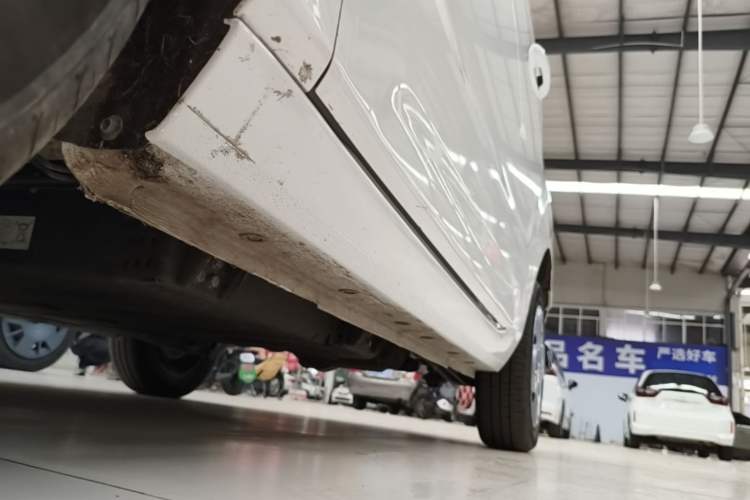 Used Geely Galaxy Panda 2024 Panda Mini 200km Endurance Bear Left Side Sill