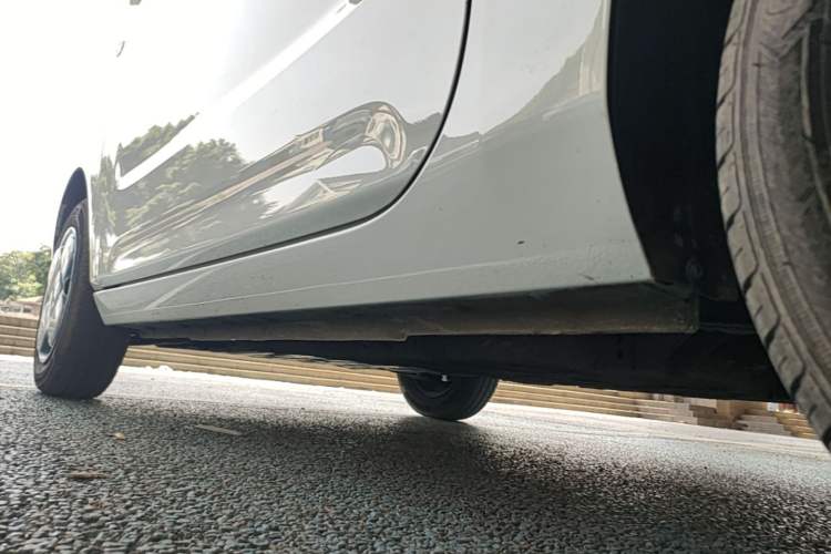 Used Geely Galaxy Panda 2024 Panda Mini 200km Dragon Edition Left Side Sill