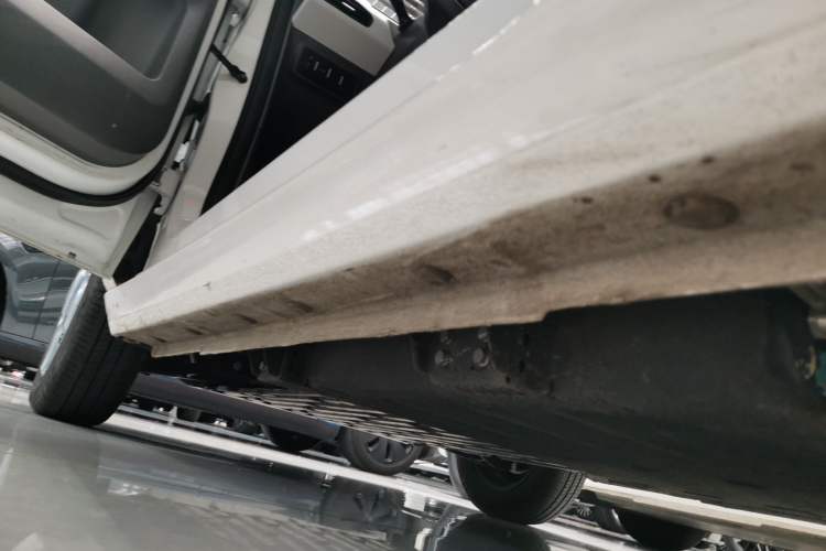 Used Geely Galaxy Panda 2024 Panda Mini 200km Endurance Bear Left Side Sill