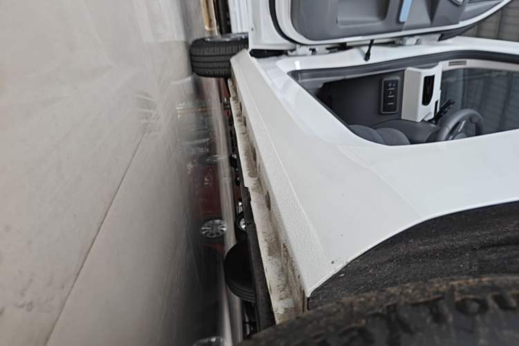 Used Geely Galaxy Panda 2024 Panda Mini 200km Endurance Bear Left Side Sill