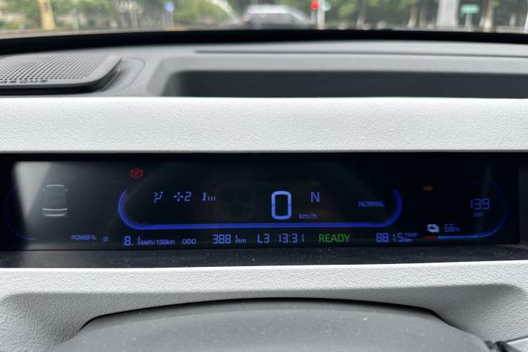 Used Geely Galaxy Panda 2024 Panda Mini 200km Endurance Bear Odometer Close Up