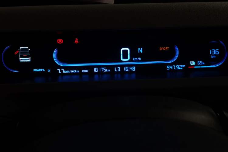 Used Geely Galaxy Panda 2024 Panda Mini 200km Endurance Bear Odometer Close Up