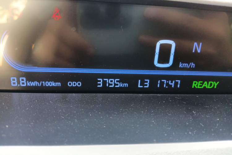 Used Geely Galaxy Panda 2024 Panda Mini 200km Endurance Bear Odometer Close Up
