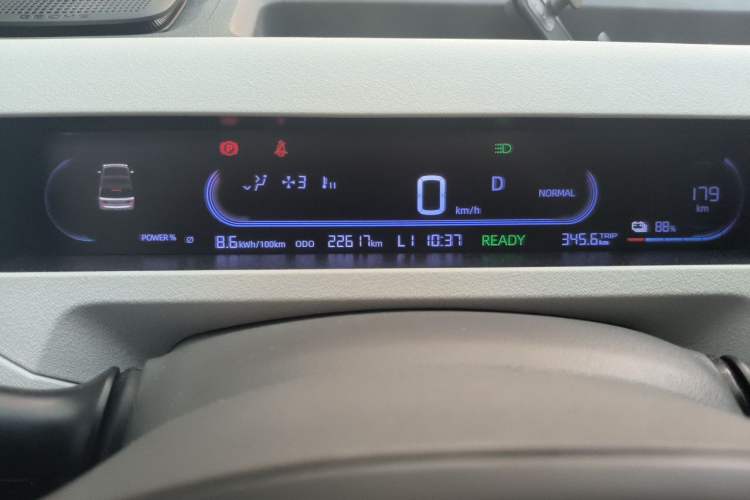 Used Geely Galaxy Panda 2024 200km Panda Kart Odometer Close Up