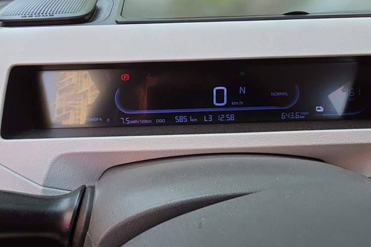 Used Geely Galaxy Panda 2024 Panda Mini 200km Endurance Bear Odometer Close Up