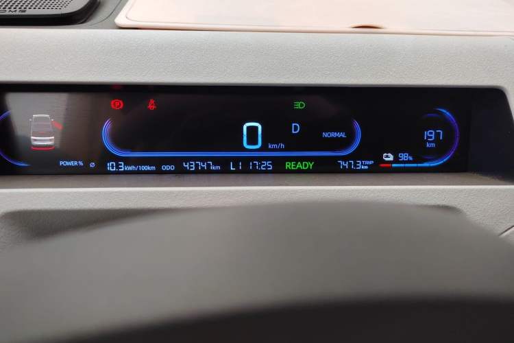 Used Geely Galaxy Panda 2024 200km Panda Rider Odometer Close Up