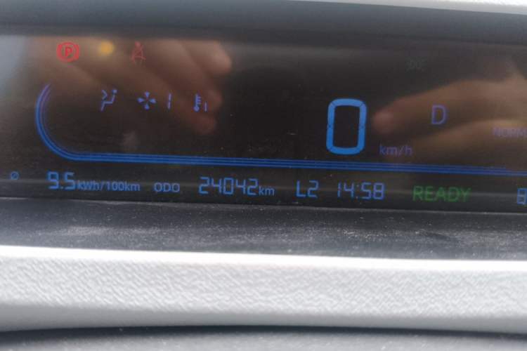 Used Geely Galaxy Panda 2024 200km Panda Rider Odometer Close Up