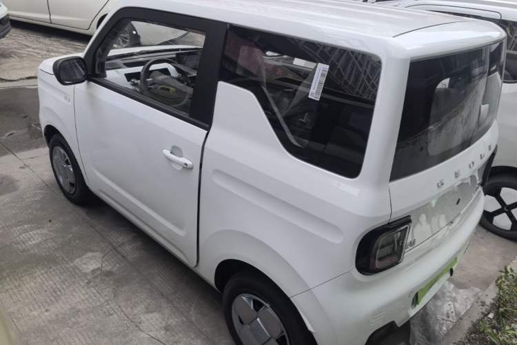 Used Geely Galaxy Panda 2024 Panda Mini 200km Endurance Bear Rear Left 45 Deg