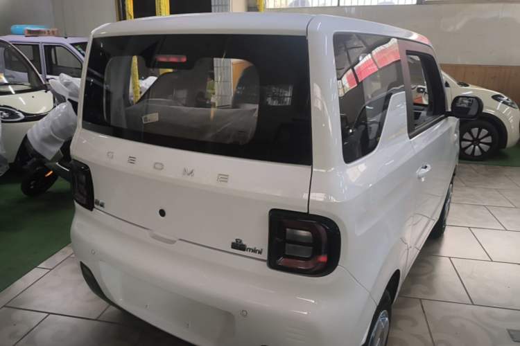 Used Geely Galaxy Panda 2024 Panda Mini 200km Endurance Bear Rear