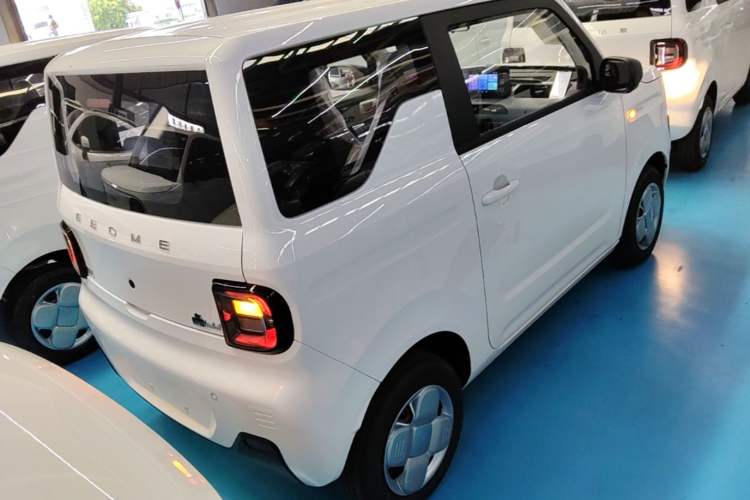 Used Geely Galaxy Panda 2024 Panda Mini 200km Endurance Bear Rear Right 45 Deg