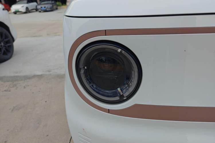 Used Geely Galaxy Panda 2024 Panda Mini 200km Endurance Bear Right Front Headlight