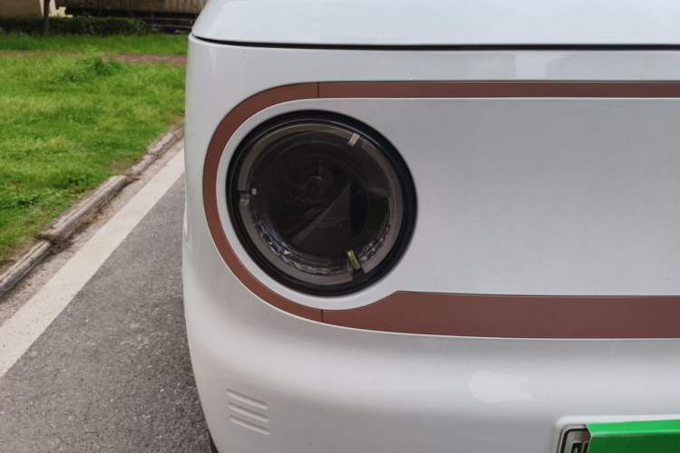 Used Geely Galaxy Panda 2024 Panda Mini 200km Endurance Bear Right Front Headlight
