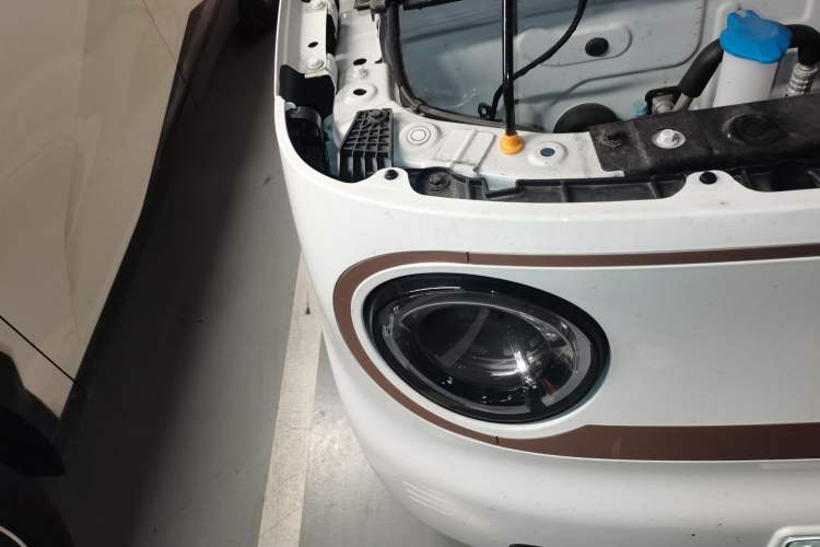 Used Geely Galaxy Panda 2024 Panda Mini 200km Endurance Bear Right Front Headlight