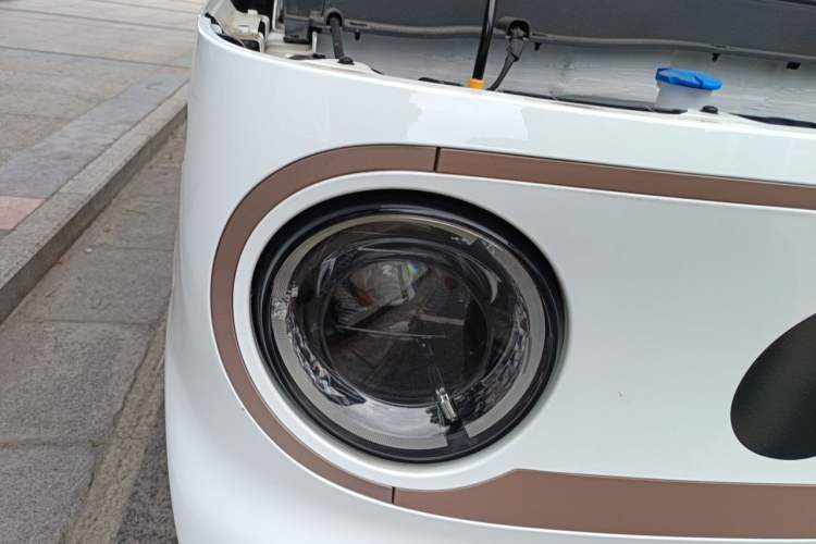 Used Geely Galaxy Panda 2024 Panda Mini 200km Endurance Bear Right Front Headlight