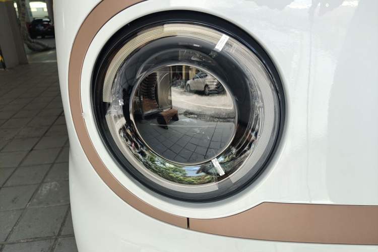 Used Geely Galaxy Panda 2024 Panda Mini 200km Endurance Bear Right Front Headlight
