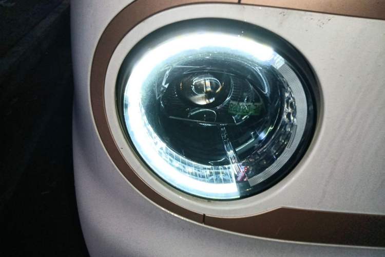 Used Geely Galaxy Panda 2024 Panda Mini 200km Endurance Bear Right Front Headlight