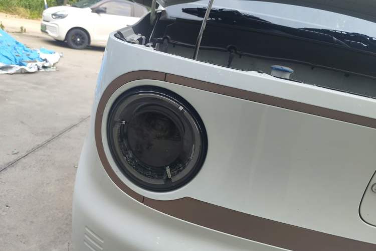 Used Geely Galaxy Panda 2024 Panda Mini 200km Endurance Bear Right Front Headlight
