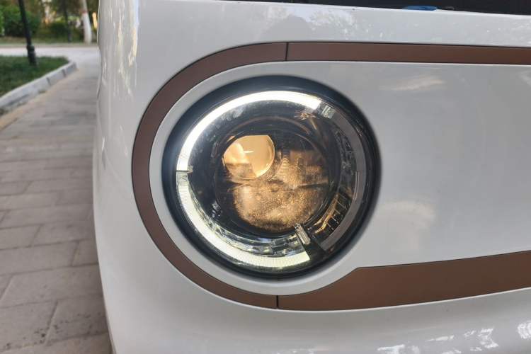 Used Geely Galaxy Panda 2024 Panda Mini 200km Endurance Bear Right Front Headlight