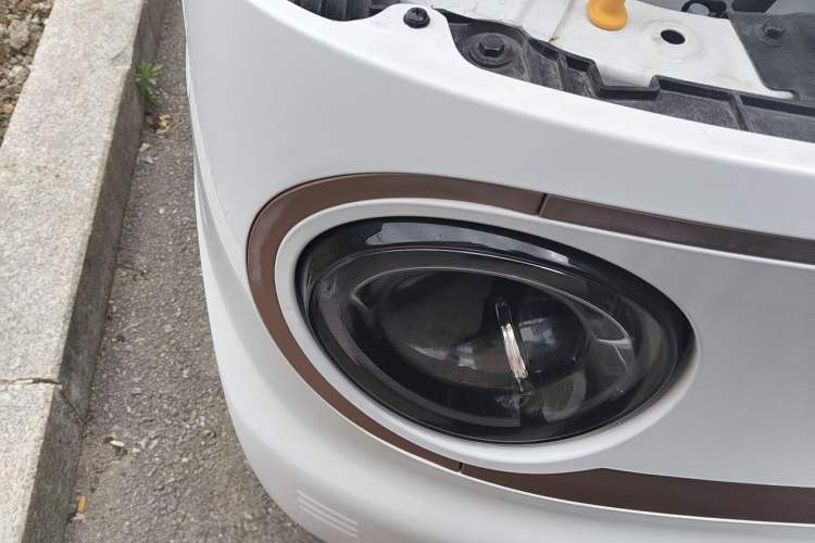 Used Geely Galaxy Panda 2024 Panda Mini 200km Endurance Bear Right Front Headlight