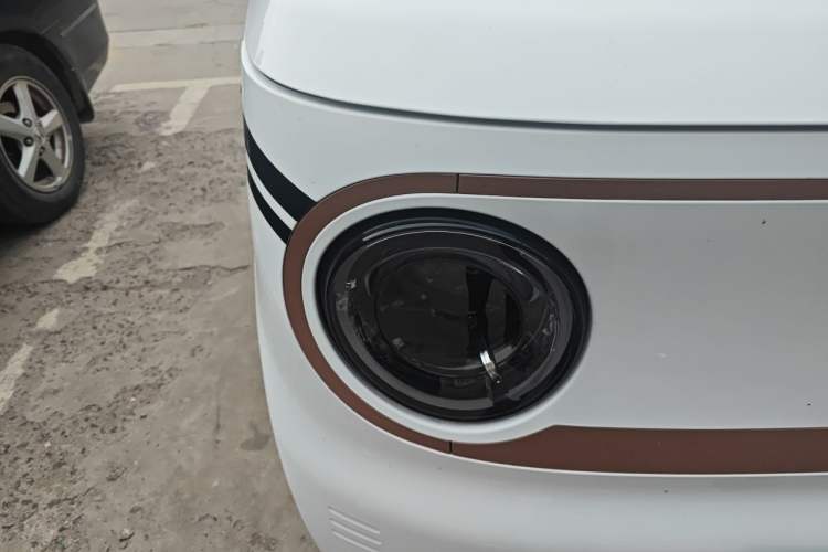 Used Geely Galaxy Panda 2024 Panda Mini 200km Endurance Bear Right Front Headlight