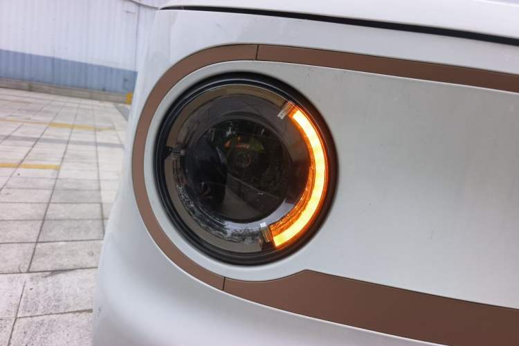 Used Geely Galaxy Panda 2024 Panda Mini 200km Endurance Bear Right Front Headlight