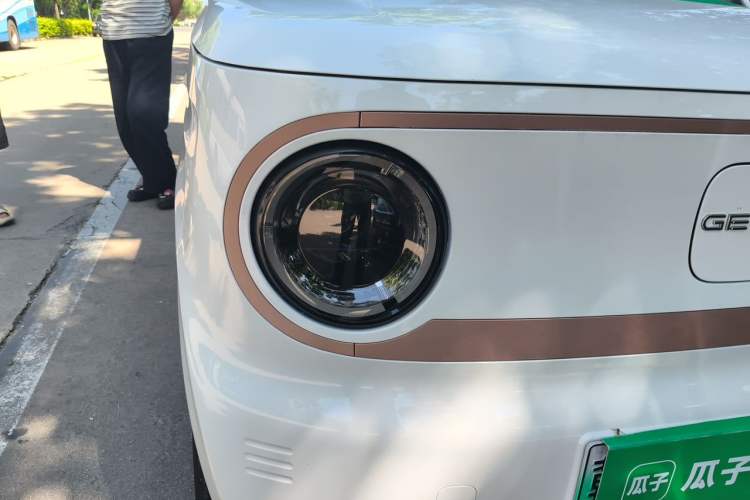 Used Geely Galaxy Panda 2024 Panda Mini 200km Endurance Bear Right Front Headlight