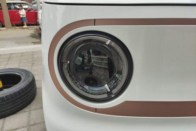 Used Geely Galaxy Panda 2024 Panda Mini 200km Endurance Bear Right Front Headlight
