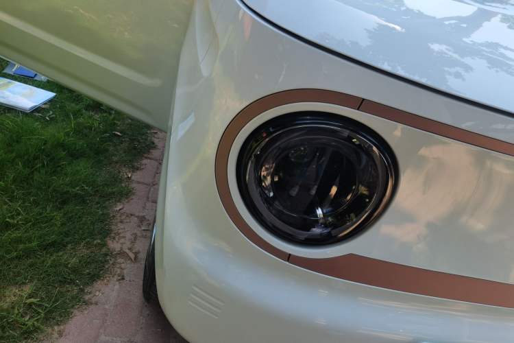 Used Geely Galaxy Panda 2024 Panda Mini 200km Endurance Bear Right Front Headlight