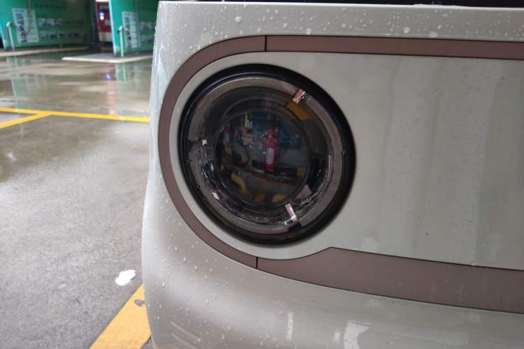 Used Geely Galaxy Panda 2024 Panda Mini 200km Endurance Bear Right Front Headlight