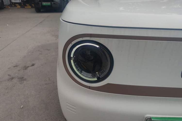 Used Geely Galaxy Panda 2024 Panda Mini 200km Endurance Bear Right Front Headlight