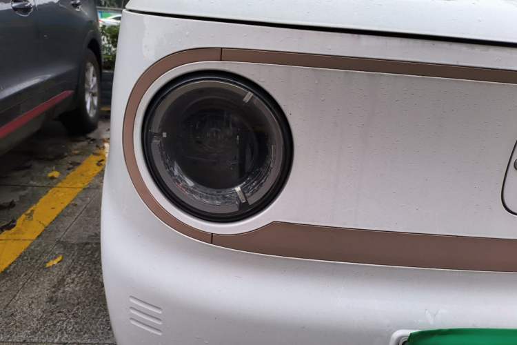 Used Geely Galaxy Panda 2024 Panda Mini 200km Endurance Bear Right Front Headlight