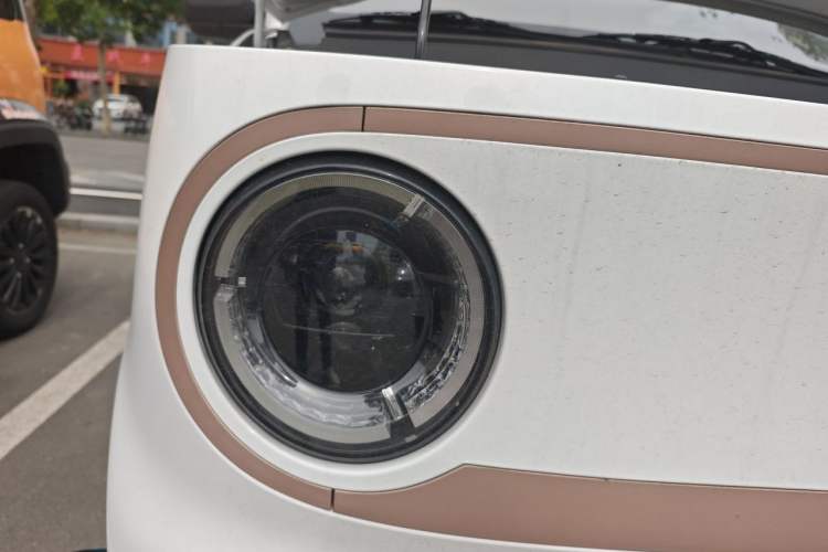 Used Geely Galaxy Panda 2024 Panda Mini 200km Endurance Bear Right Front Headlight