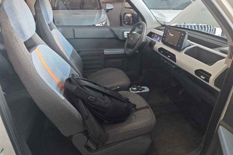 Used Geely Galaxy Panda 2024 Panda Mini 200km Endurance Bear Right Front Seat