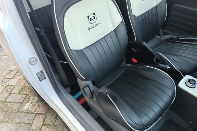 Used Geely Galaxy Panda 2024 Panda Mini 200km Endurance Bear Right Front Seat