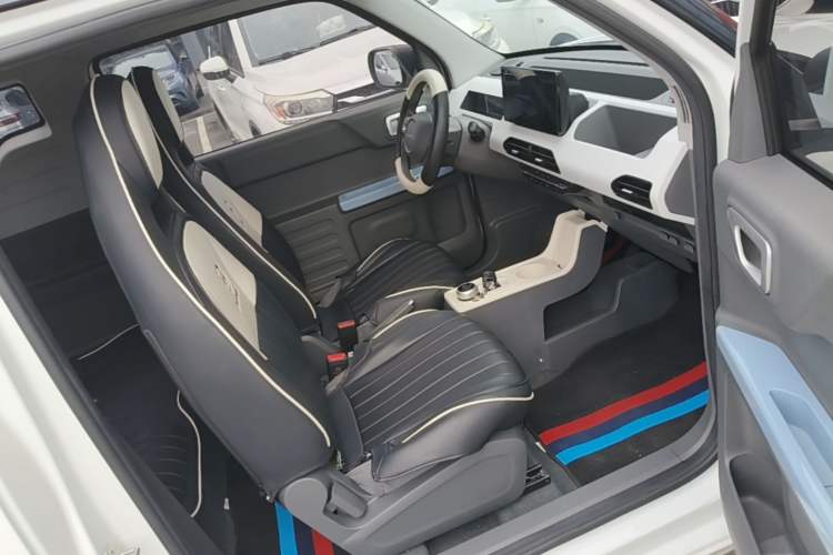 Used Geely Galaxy Panda 2024 Panda Mini 200km Endurance Bear Right Front Seat