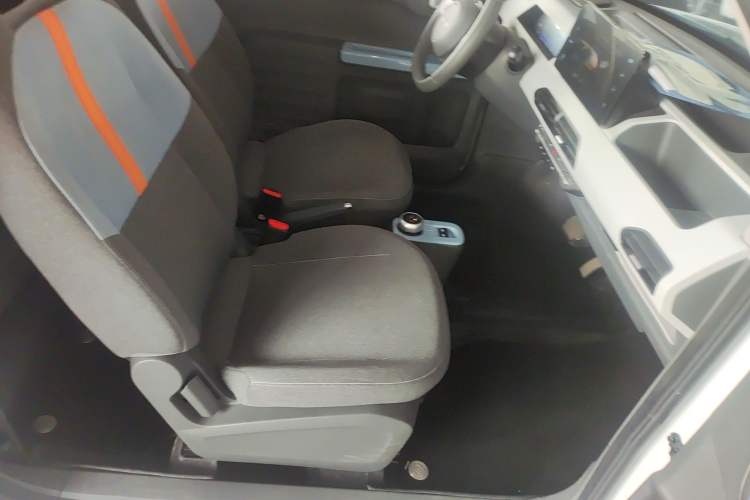 Used Geely Galaxy Panda 2024 Panda Mini 200km Endurance Bear Right Front Seat
