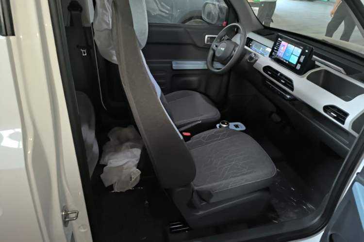Used Geely Galaxy Panda 2024 Panda Mini 200km Endurance Bear Right Front Seat