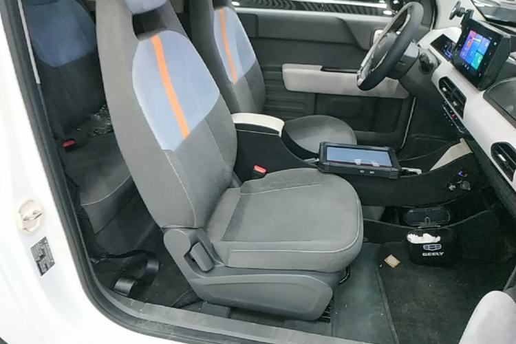 Used Geely Galaxy Panda 2024 Panda Mini 200km Endurance Bear Right Front Seat