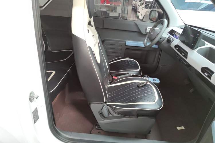 Used Geely Galaxy Panda 2024 Panda Mini 200km Endurance Bear Right Front Seat