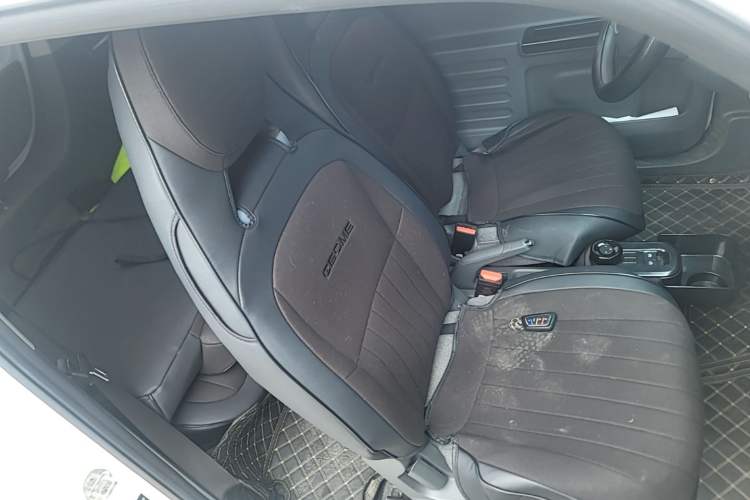 Used Geely Galaxy Panda 2024 Panda Mini 200km Endurance Bear Right Front Seat